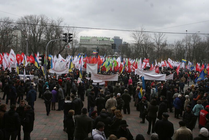 Митинг оппозиции около памятника Шевченко