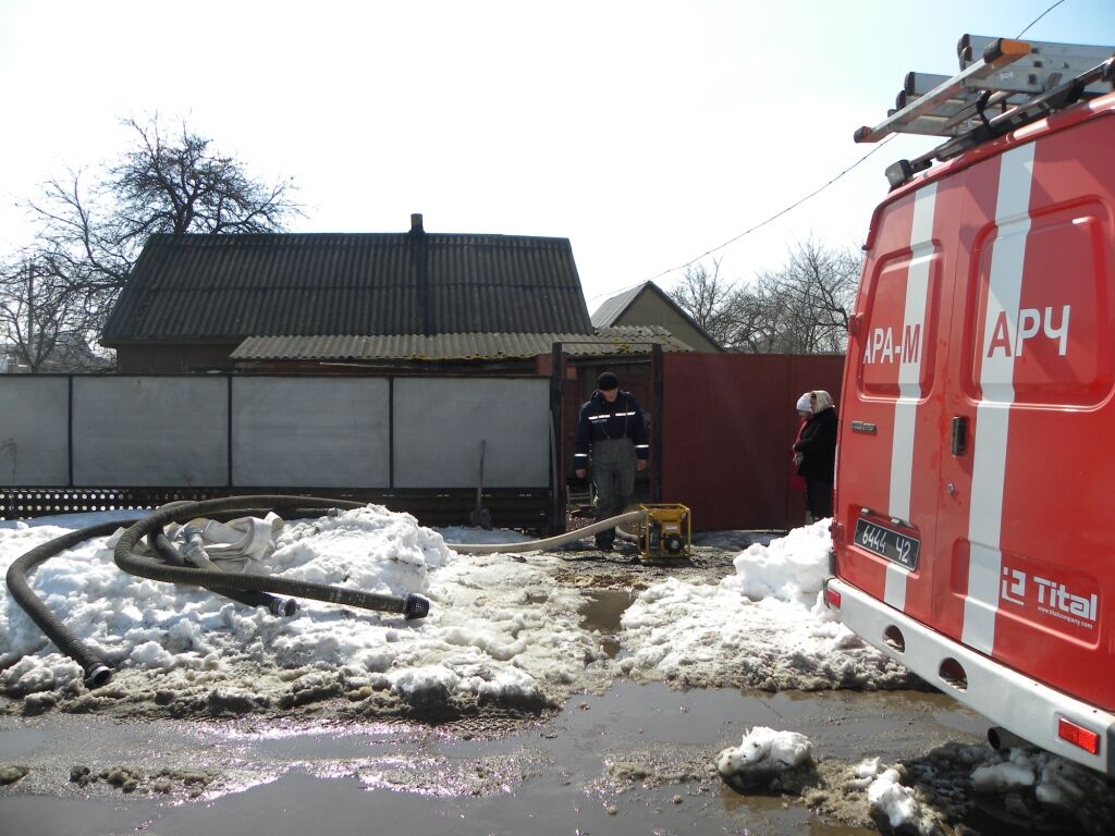 На Чернігівщині зазевавшихся дачників вивозили на човнах