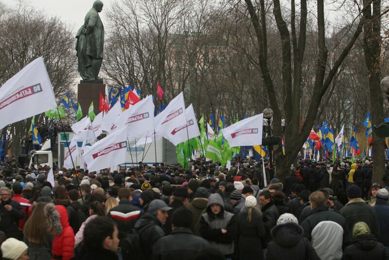 Митинг оппозиции около памятника Шевченко