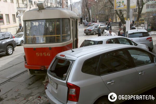 В Киеве сошел с рельс трамвай. Видео