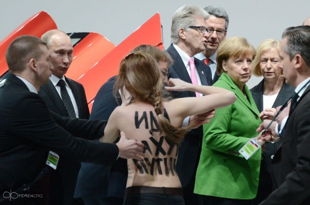 Путину понравился перфоменс FEMEN. Фото. Видео