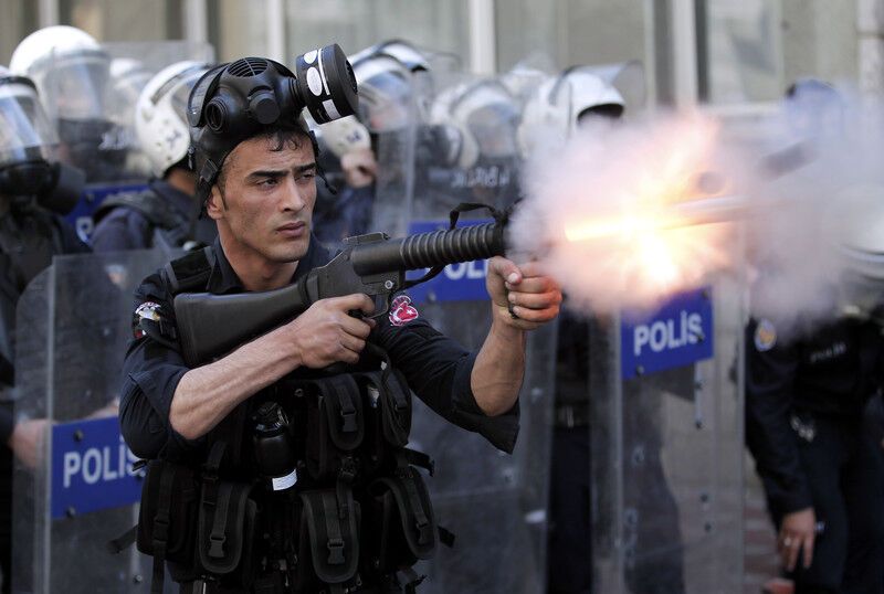 У Стамбулі 22 поліцейських поранені на Першотравень
