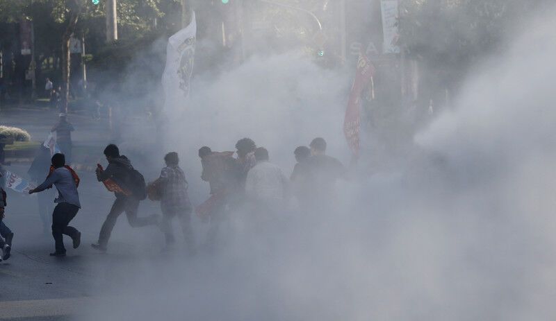 В Стамбуле 22 полицейских ранены на первомае