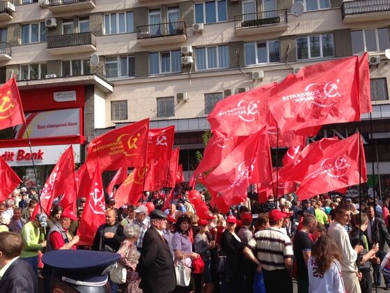 КПУ собрала людей на Первомай