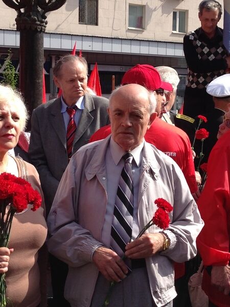 Лидеры КПУ возложили цветы к памятнику Ленину