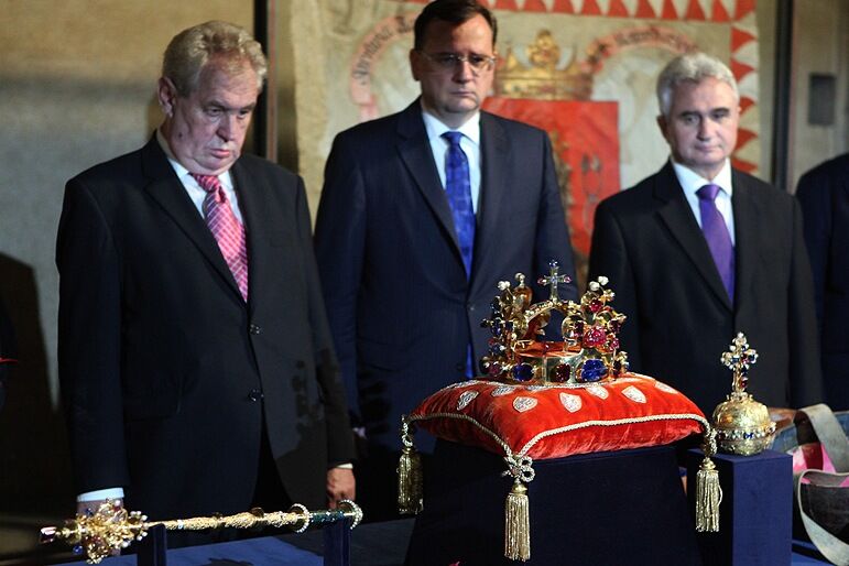 Глава Чехии явился нетрезвым на официальный прием?