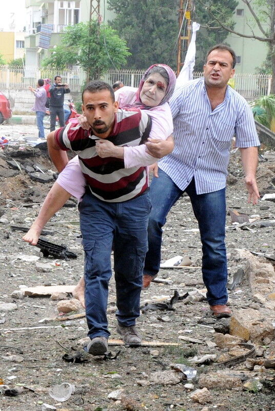 Жертв взрывов в Турции уже 40, сотня раненых