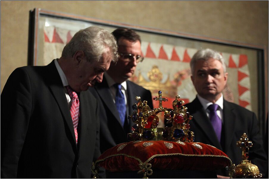 Глава Чехии явился нетрезвым на официальный прием?