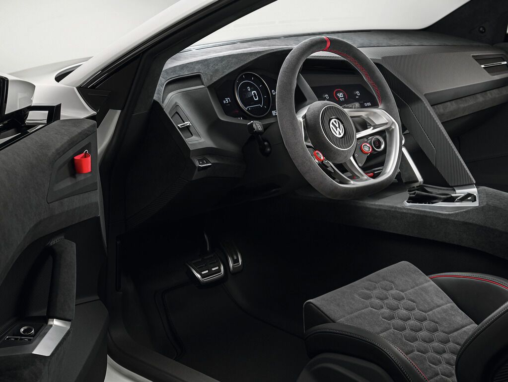 Самый мощный VW Golf представили на тюнинг-шоу