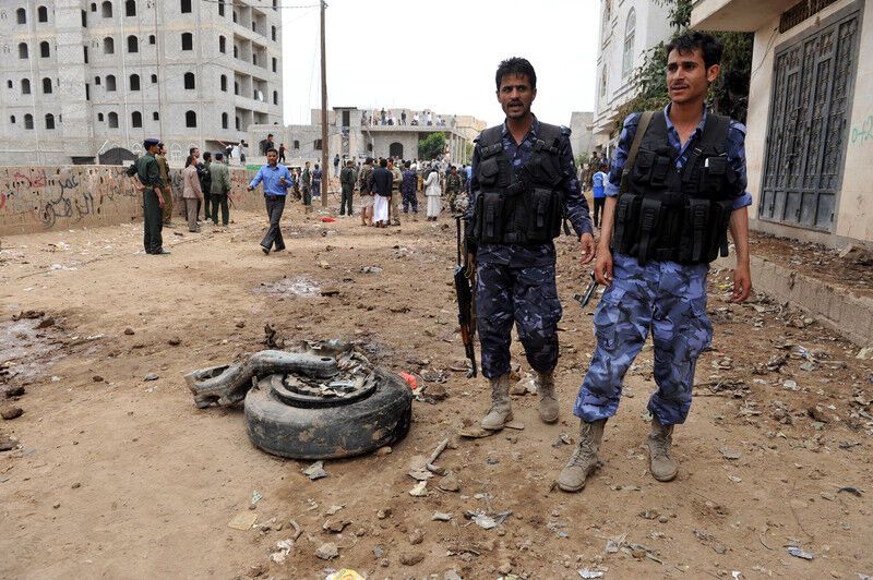 В Йемене самолет упал на жилой район