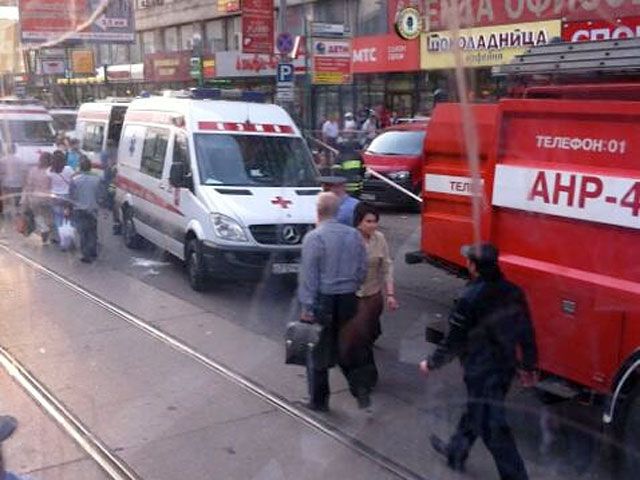 Взрыв пожарного баллона в Москве: ранены семеро