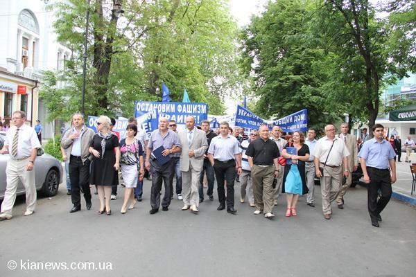 В Симферополе на митинге сожгли чучело Фарион