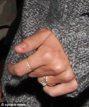 Кира Найтли показала свадебное кольцо