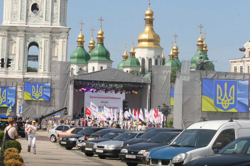 Битва митингов в Киеве: чей больше