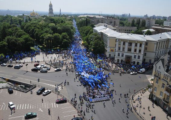 На митинги в Киеве пришли около 50 тыс. чел.