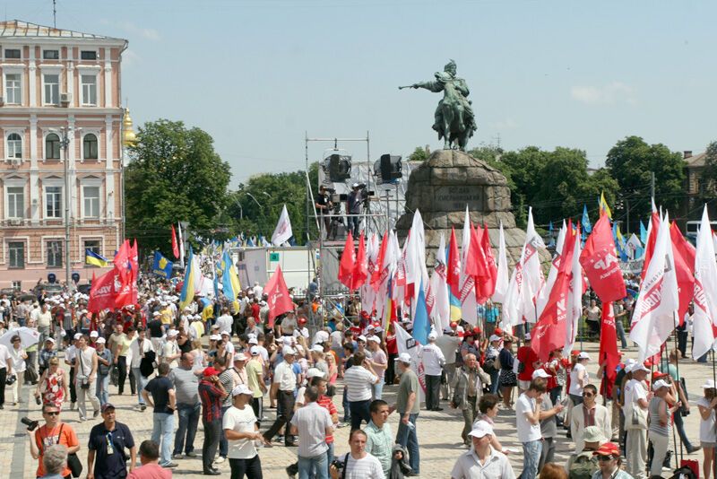 Битва митингов в Киеве: чей больше