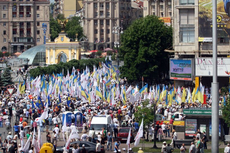 Битва митингов в Киеве: чей больше