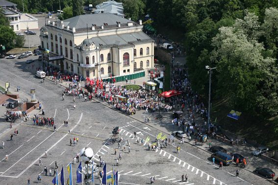 На митинги в Киеве пришли около 50 тыс. чел.