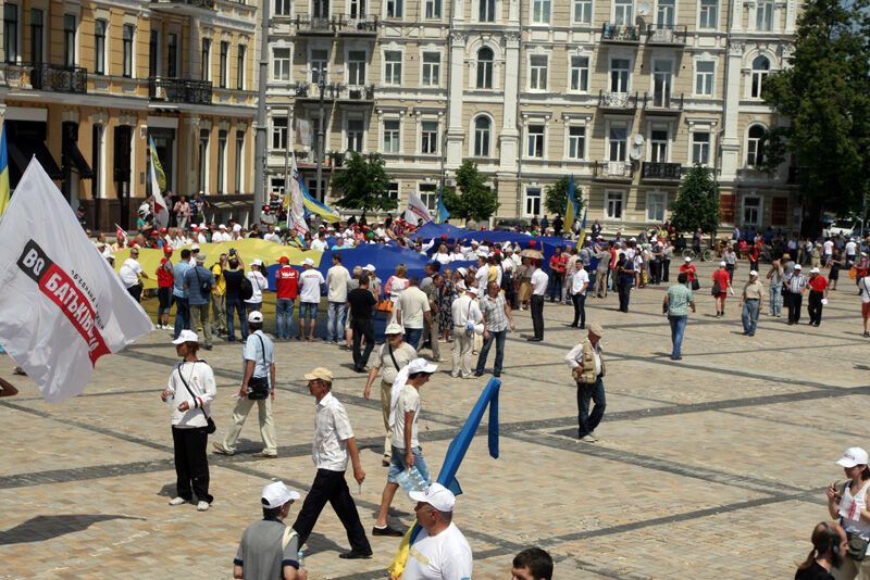 Битва мітингів у Києві: чий більше