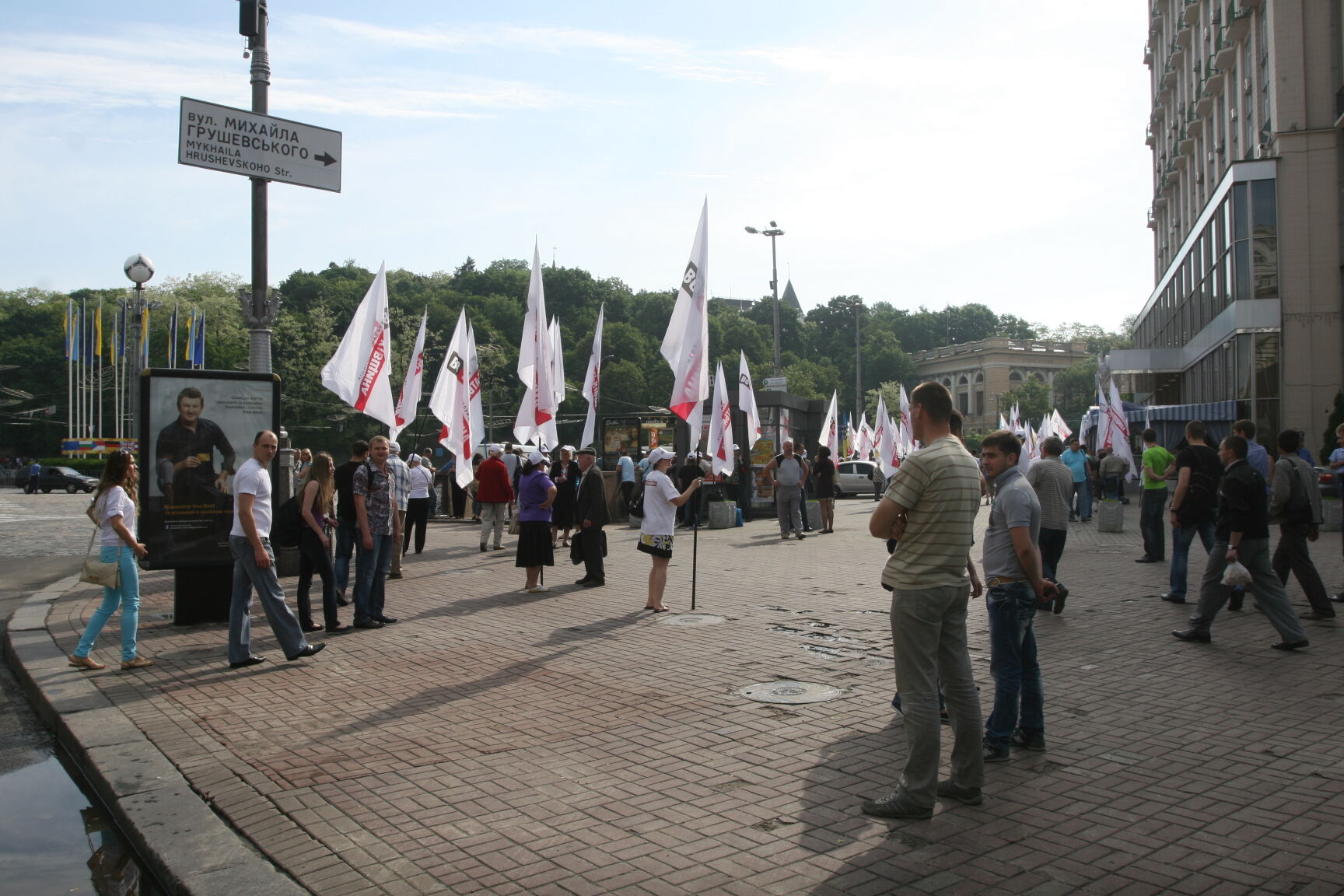 В центре Киева собираются сторонники ПР и оппозиции