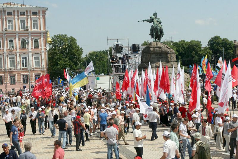 Битва мітингів у Києві: чий більше