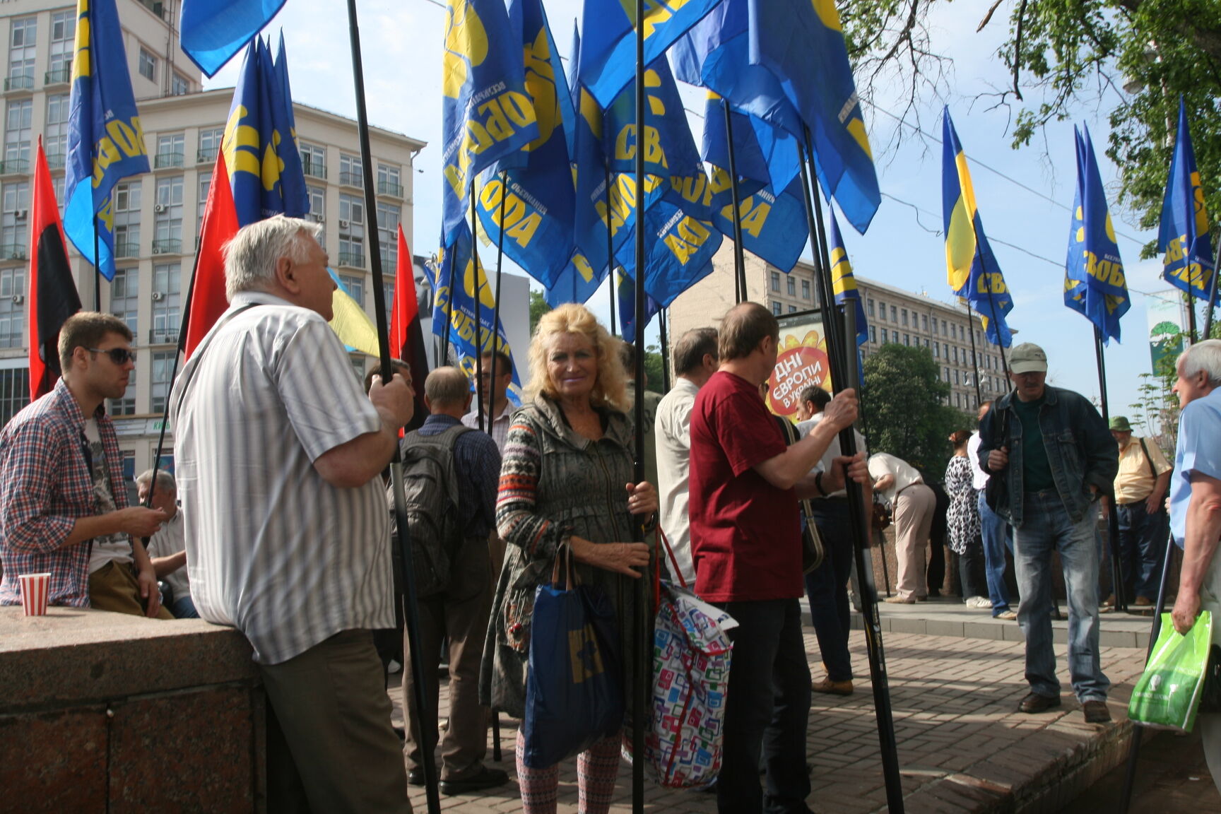 У центрі Києва збираються прихильники ПР і опозиції