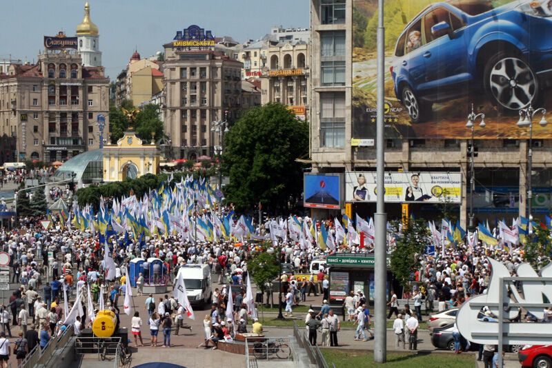 Битва мітингів у Києві: чий більше