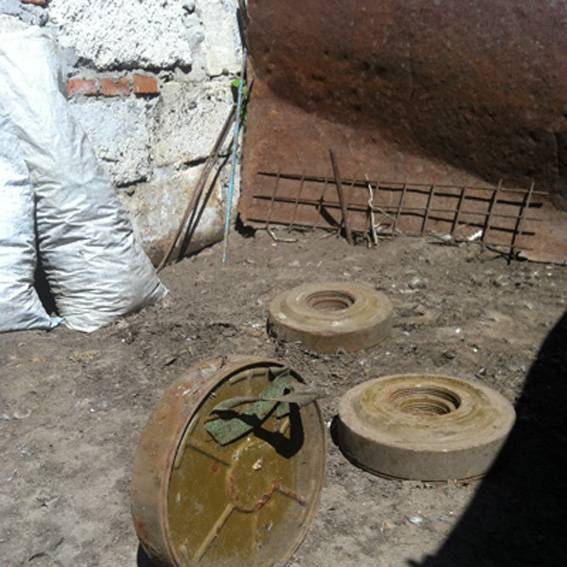 На Тернопольщине мужчина сложил лестницу из мин