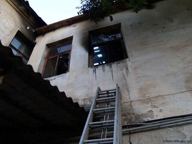 В центре Симферополя горело двухэтажное здание