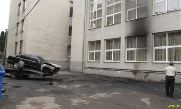 В Ужгороді спалили автомобіль судді