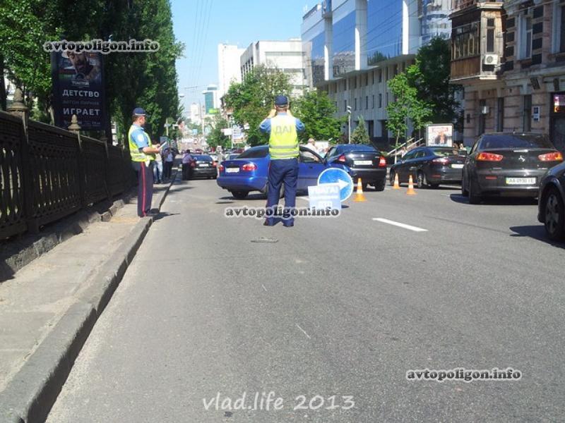 В Киеве Lanos разбил три Skoda Octavia: есть раненые