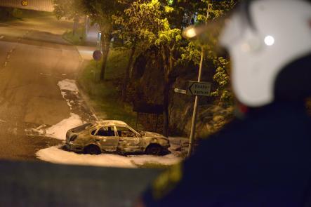 В Стокгольме во время беспорядков сожгли 100 авто