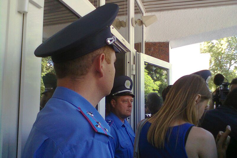 Журналісти мітингують під МВС