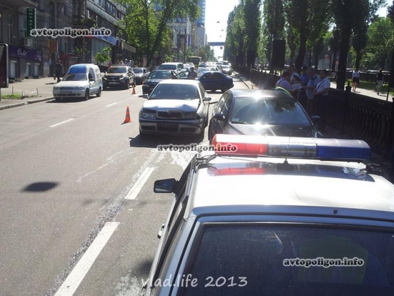 В Киеве Lanos разбил три Skoda Octavia: есть раненые