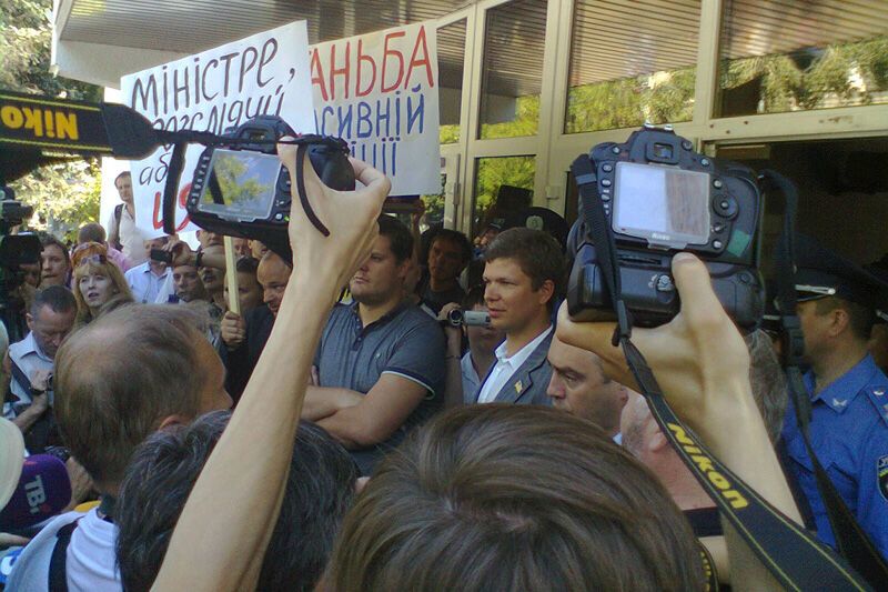 Журналісти мітингують під МВС