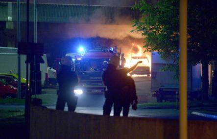 В Стокгольме во время беспорядков сожгли 100 авто