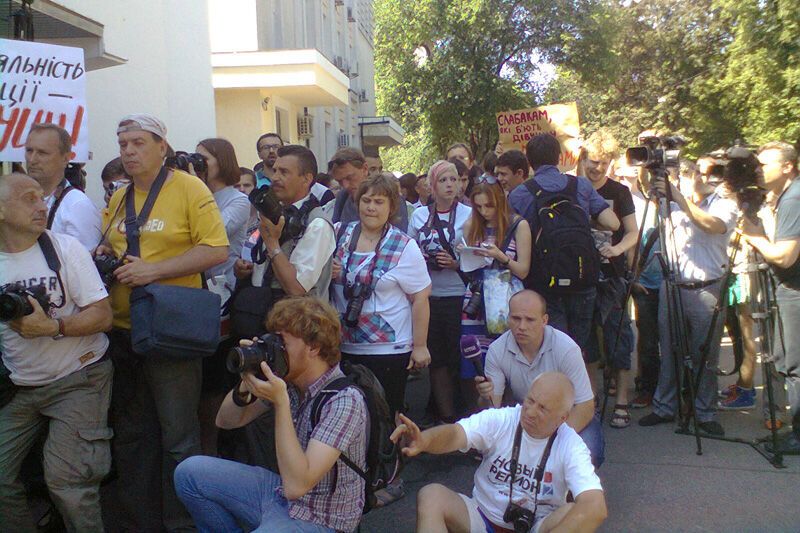 Журналісти мітингують під МВС