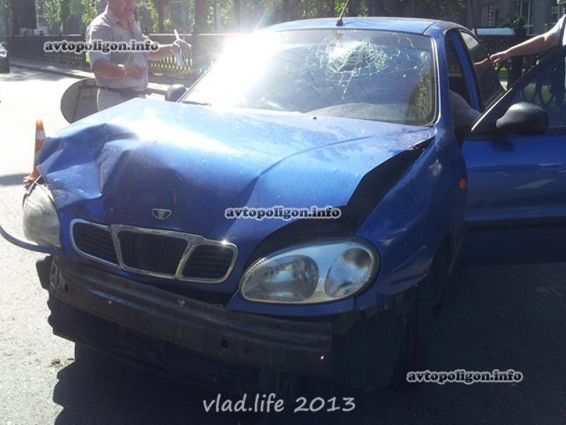 В Киеве Lanos разбил три Skoda Octavia: есть раненые