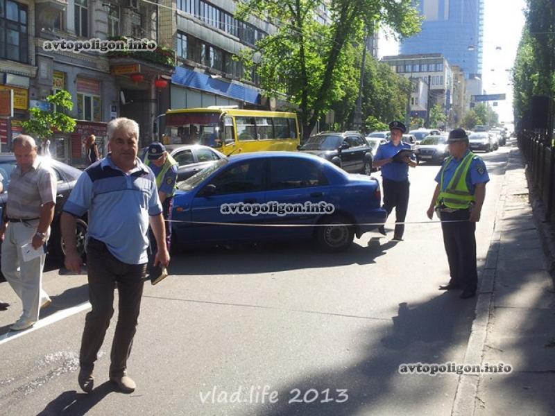 В Киеве Lanos разбил три Skoda Octavia: есть раненые