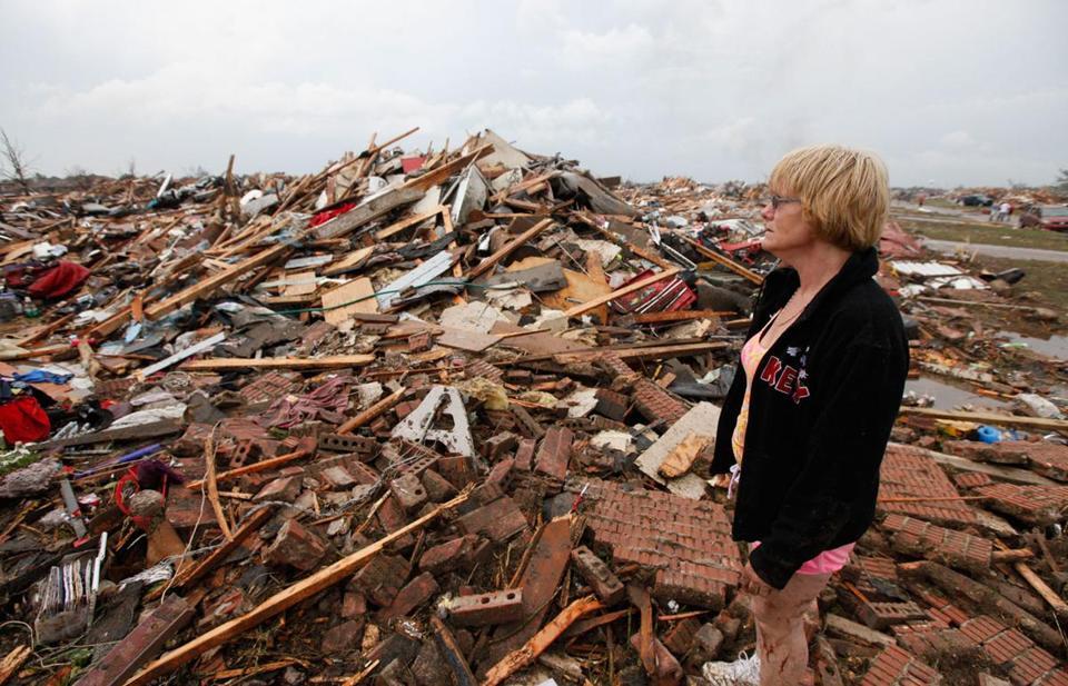 Торнадо в США разрушил школу, погибли десятки детей