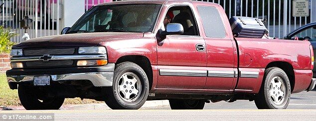 Паттинсон забрал свои вещи и собак из дома Стюарт