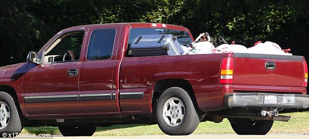 Паттинсон забрал свои вещи и собак из дома Стюарт