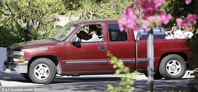 Паттинсон забрал свои вещи и собак из дома Стюарт