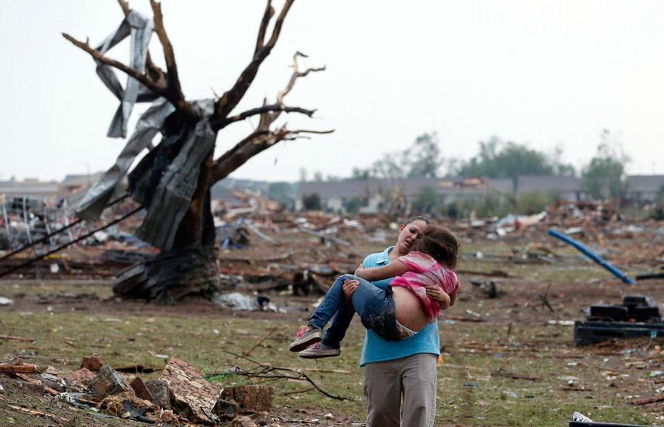 Торнадо в США разрушил школу, погибли десятки детей