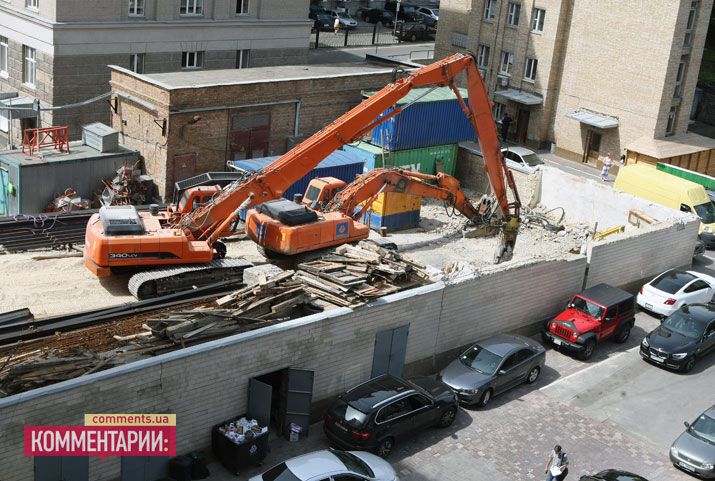 В ЦУМе на Крещатике снесли крышу. Фото