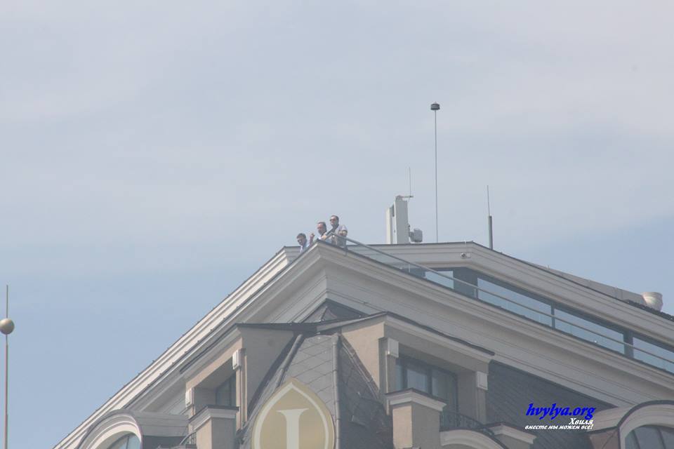Глава МВД наблюдал за избиением журналистов с крыши гостиницы - СМИ
