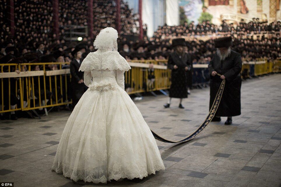 Весілля онука глави хасидів відвідали 25 тисяч людей