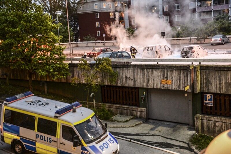 В Стокгольме третью ночь не прекращаются массовые беспорядки