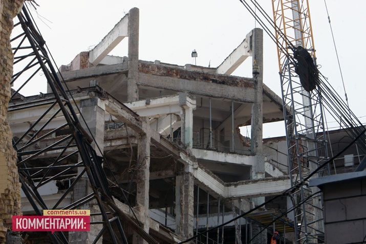 В ЦУМе на Крещатике снесли крышу. Фото