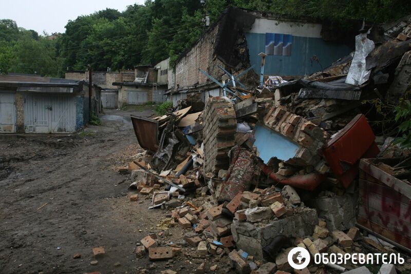 Оползень в Киеве: разрушено более десятка гаражей